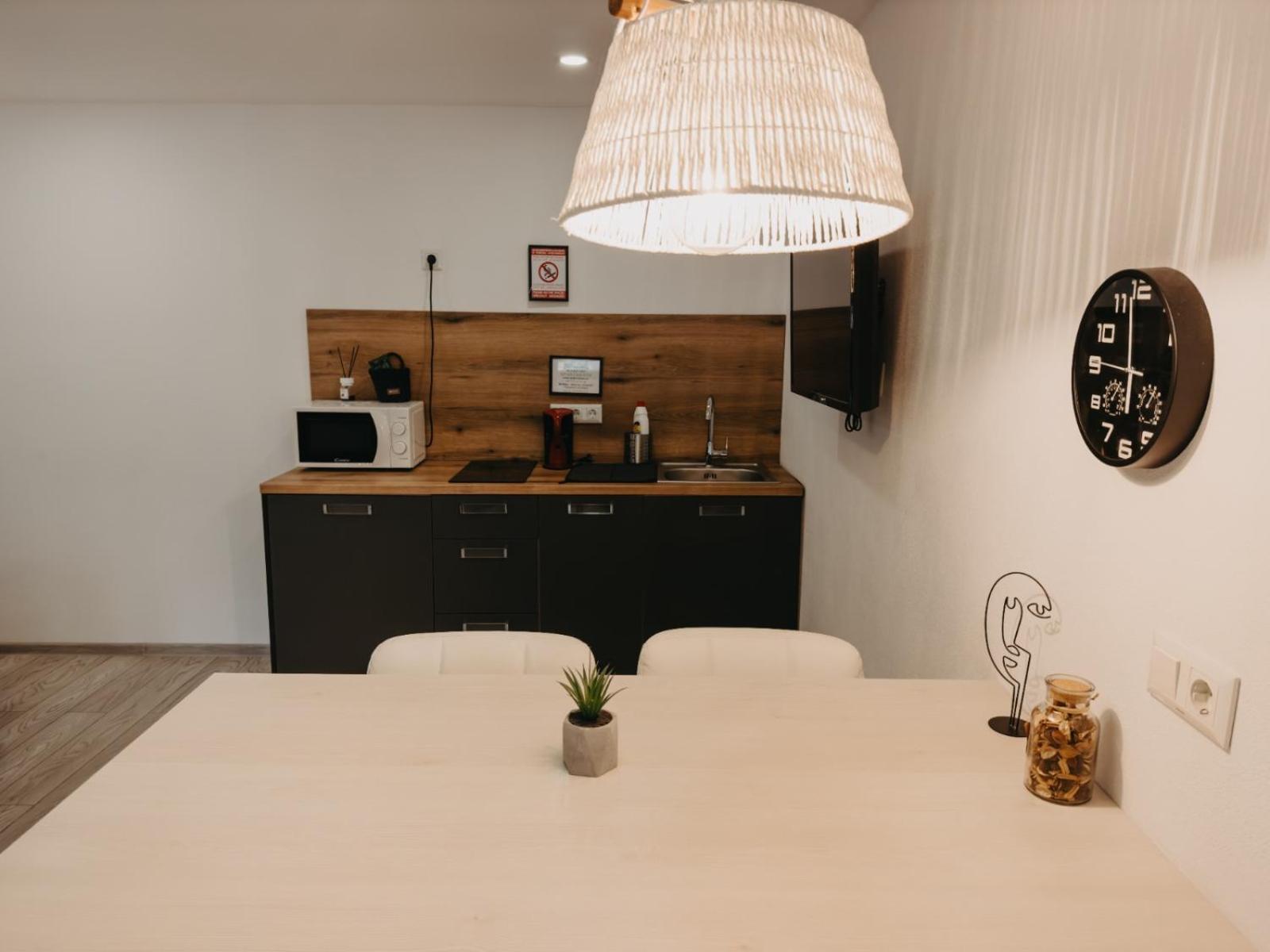 ريشيتسا Marcos Apartments Victoriei - Self Check-In المظهر الخارجي الصورة