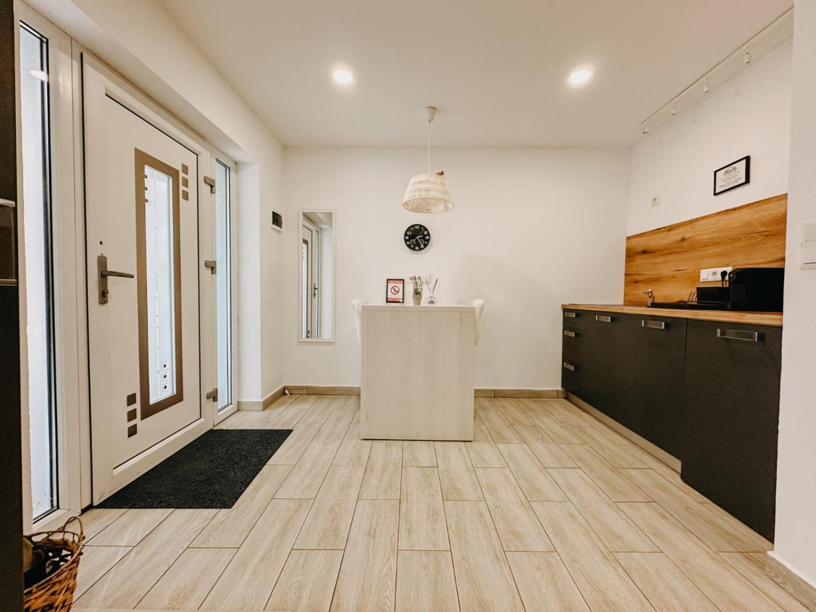 ريشيتسا Marcos Apartments Victoriei - Self Check-In المظهر الخارجي الصورة