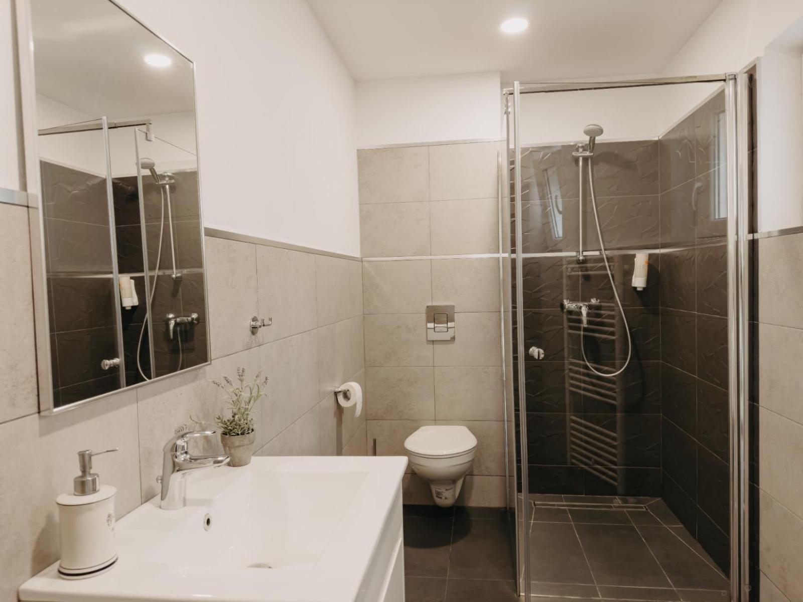 ريشيتسا Marcos Apartments Victoriei - Self Check-In المظهر الخارجي الصورة